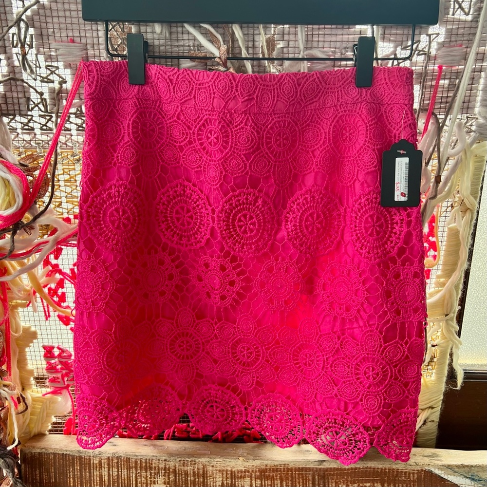 Scallop Hem Crochet Mini Skirt - Picture 2 of 2
